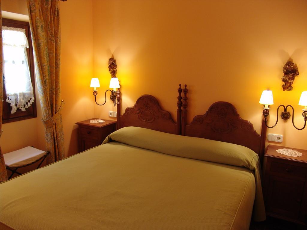Chinchón Apartamentos La Columna מראה חיצוני תמונה