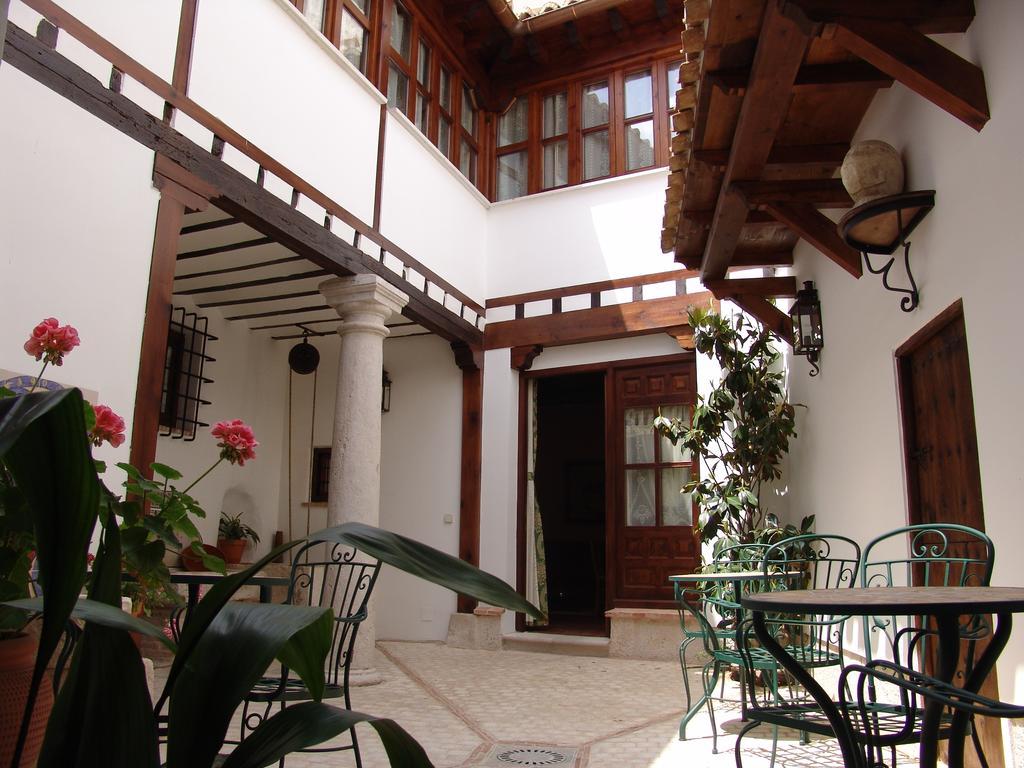 Chinchón Apartamentos La Columna מראה חיצוני תמונה