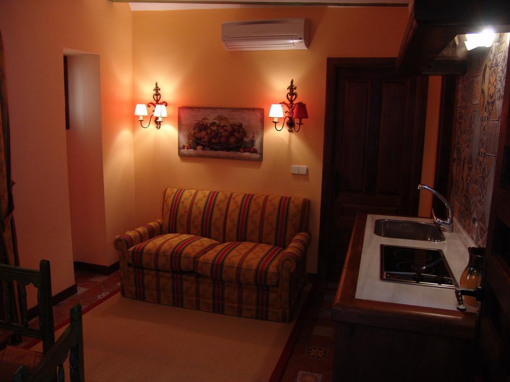 Chinchón Apartamentos La Columna מראה חיצוני תמונה