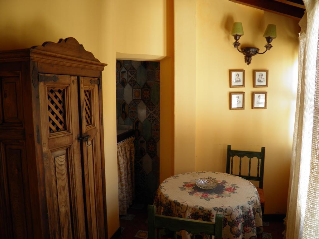 Chinchón Apartamentos La Columna מראה חיצוני תמונה